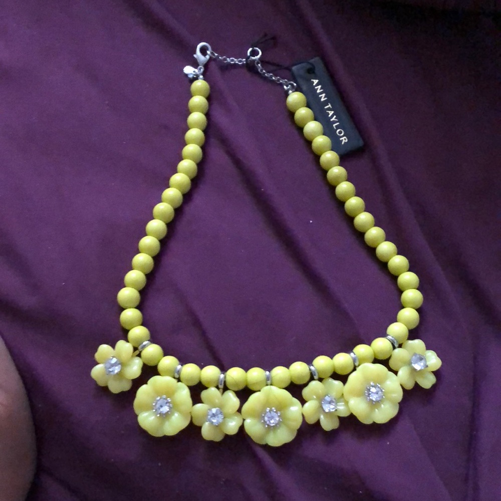 ANN TAYLOR Lime green floral accent necklace NWT